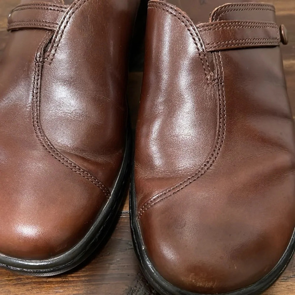 Clarks Studded Heeled Clogs Mule Shoes Brown leather size 8.5 - Picture 6 of 13
